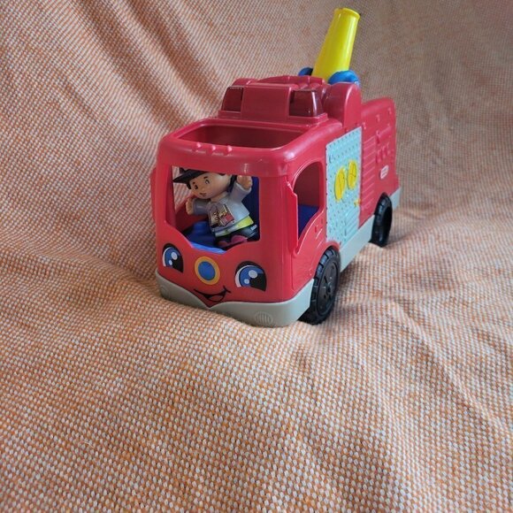 Fisher-Price Other - Fisher-Price Little People Fire Truck Toy with Lights And Sounds 1 Firefighter